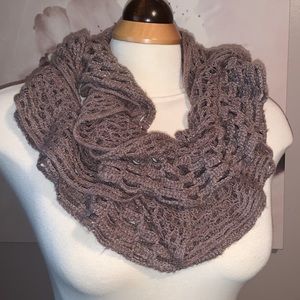 Crochet style infinity scarf beige with silver thread